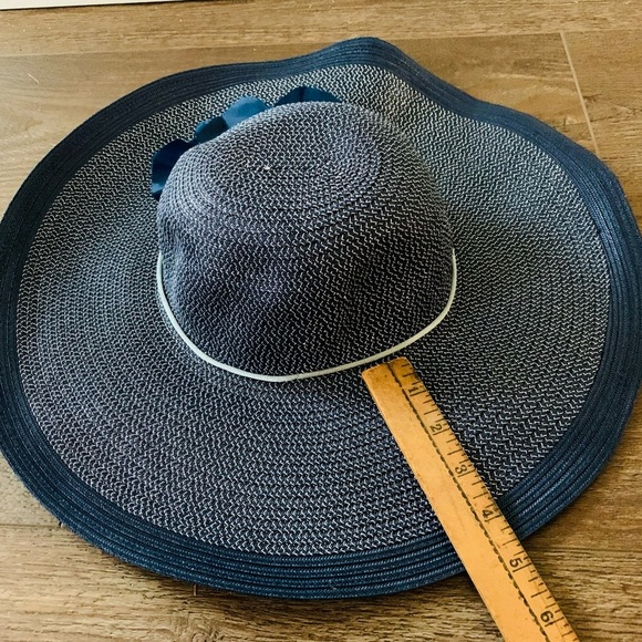 First Issue Sun hat - Picture 6 of 9